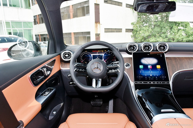 2025款奔驰GLC改款 300 L 4MATIC 动感型 7座