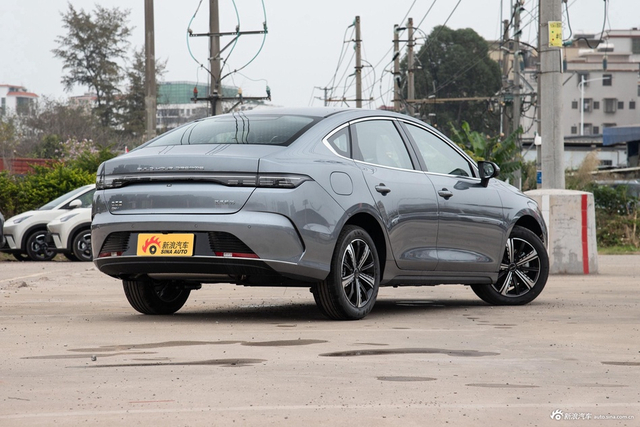 2024款驱逐舰05 荣耀版 DM-i 120KM 尊贵型