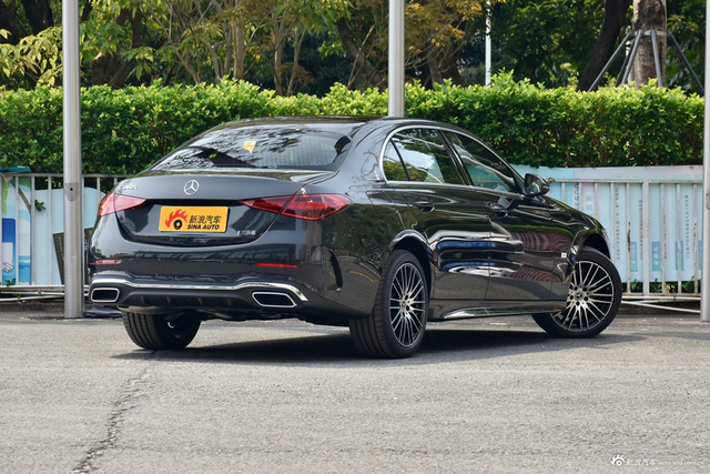 2025款奔驰C级 改款 C 260 L 运动版