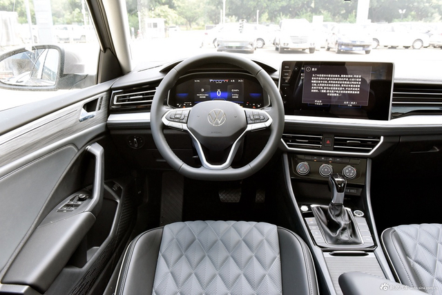 2025款速腾 改款三 300TSI DSG超越版