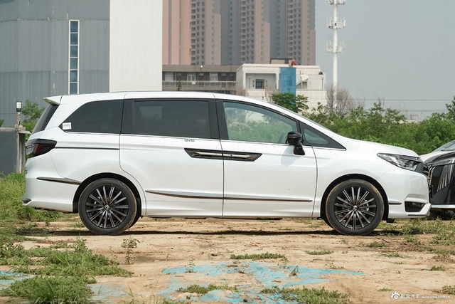 2024款艾力绅 2.0L e:HEV 至尊版