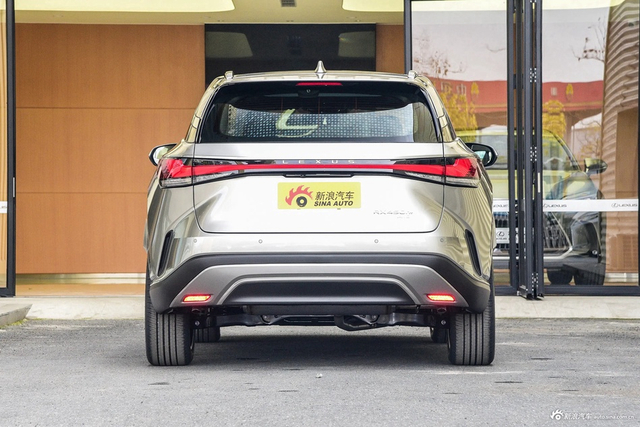 2023款雷克萨斯RX混动 450h+ 四驱畅享版