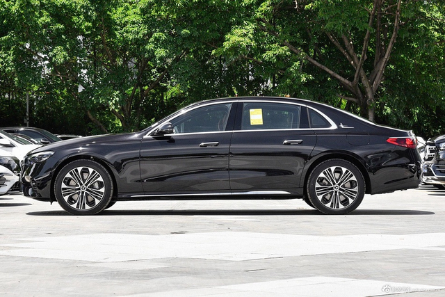 2024款奔驰E级新能源 E 350 e L 插电式混合动力轿车