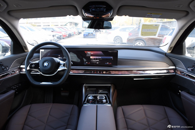 2023款宝马i7 eDrive50L 领先豪华套装