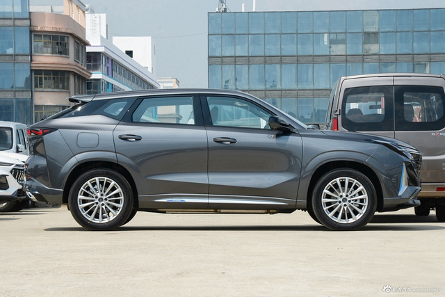 2022款长安欧尚Z6 PHEV 蓝鲸iDD 1.5T 150KM旗舰型