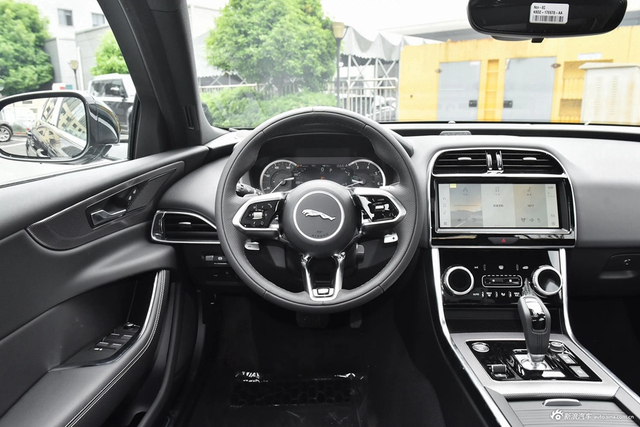 2023款捷豹XEL 2.0T 200PS R-DYNAMIC 青春运动版