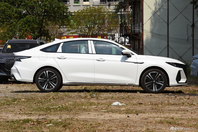 2025款艾瑞泽8 2.0T DCT劲