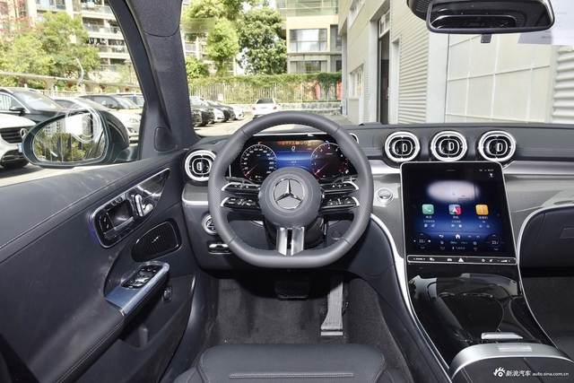 2025款奔驰C级 改款 C 260 L 运动版