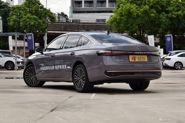 2025款帕萨特 Pro 380TSI 龙尊版