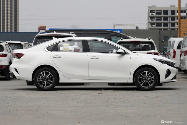 2024款起亚K3 1.5L CVT豪华智享版