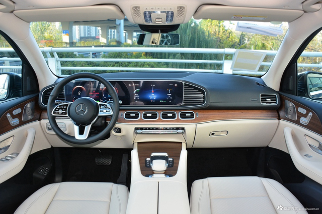 2023款奔驰GLE混动 350 e 4MATIC