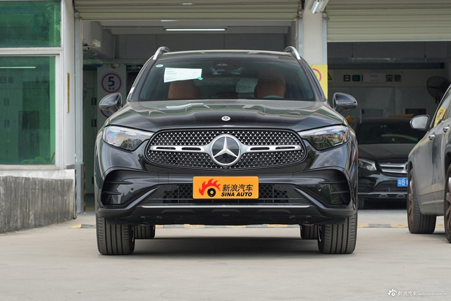 2025款奔驰GLC改款 300 L 4MATIC 豪华型 7座