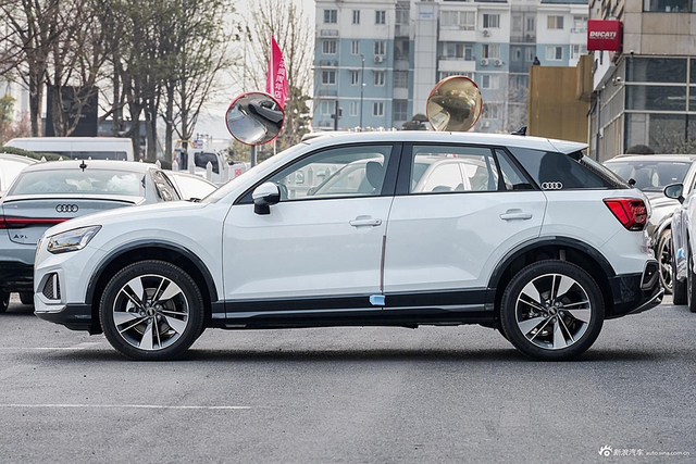 2024款奥迪Q2L 35TFSI 时尚致雅型