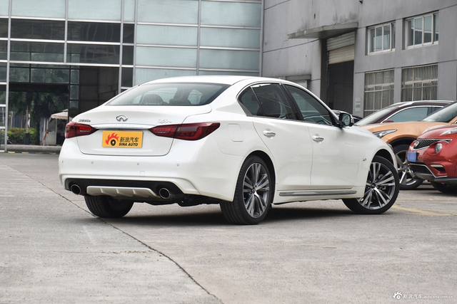 2022款英菲尼迪Q50L 2.0T自动进享运动版