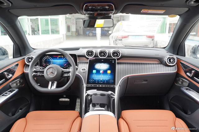 2025款奔驰GLC改款 300 L 4MATIC 豪华型 7座