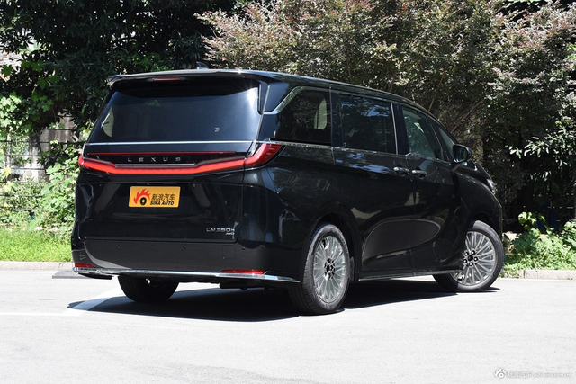 2023款雷克萨斯LM 350h 七座隽雅版