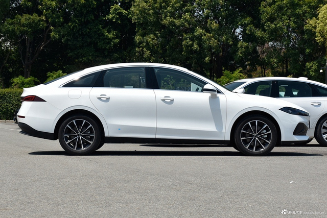 2025款荣威D7 DMH 世界冠军版