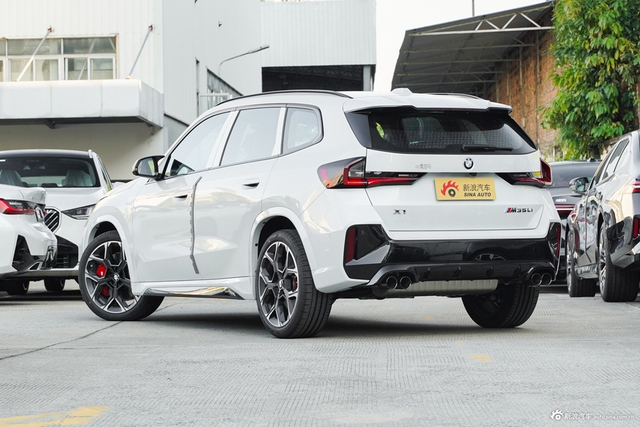 2025款宝马X1 M35Li