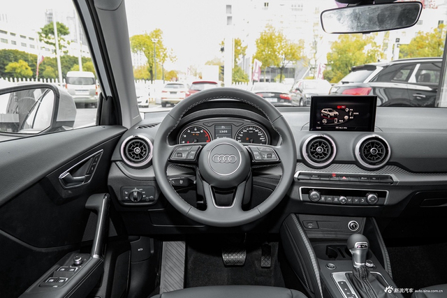 2024款奥迪Q2L 35TFSI 时尚致雅型