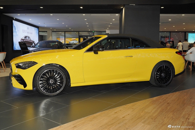 2025款奔驰CLE 300 4MATIC 敞篷轿跑车