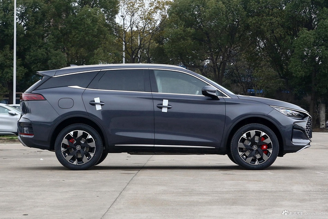 2024款唐DM-i 荣耀版 200KM 旗舰型