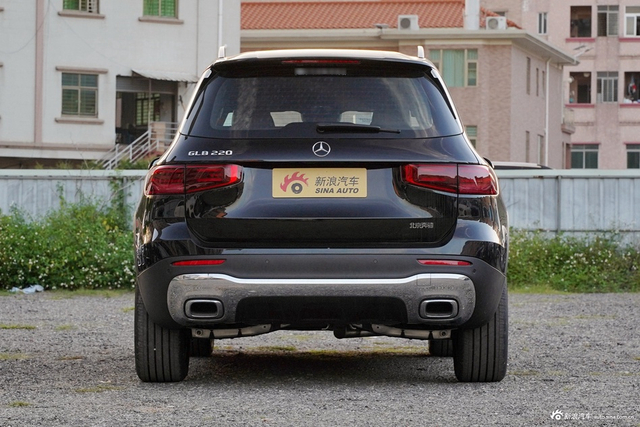2025款奔驰GLB 220 时尚型