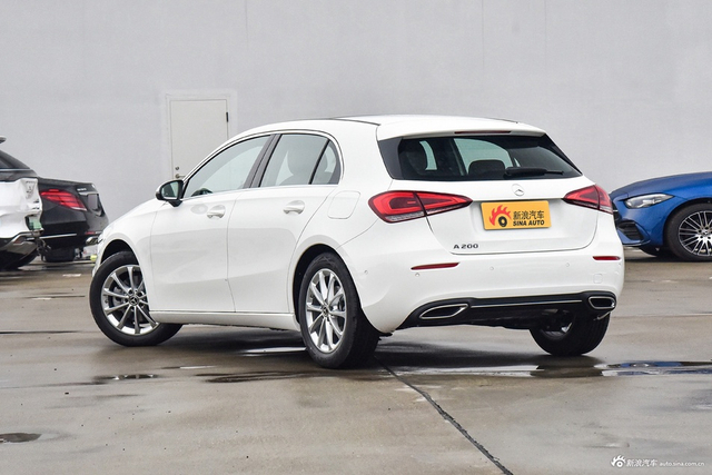2022款奔驰A级(进口) 改款 A 200 时尚型