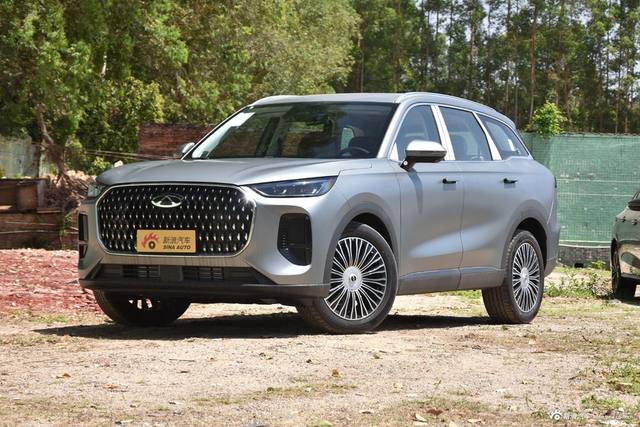 2024款瑞虎8 L 2.0T 两驱豪华版 7座