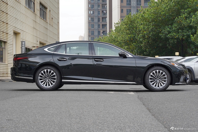 2024款雷克萨斯LS 500h 豪华版