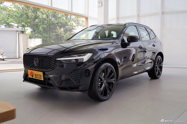 2026款沃尔沃XC60 B5 四驱智远极夜黑版