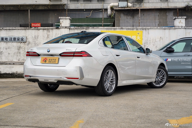 2025款宝马5系 525Li 豪华套装