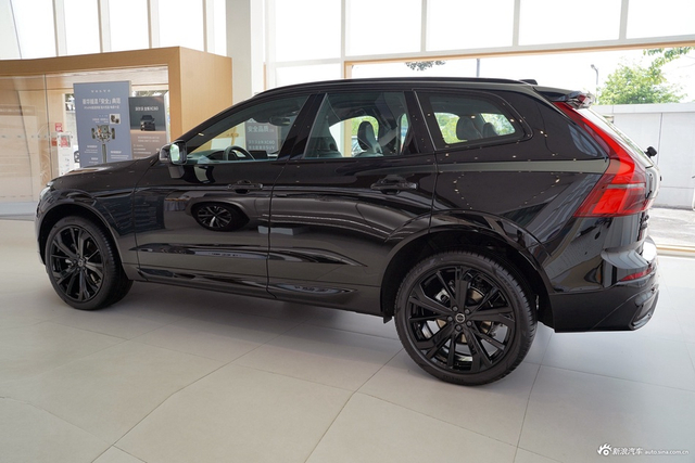 2026款沃尔沃XC60 B5 四驱智远极夜黑版