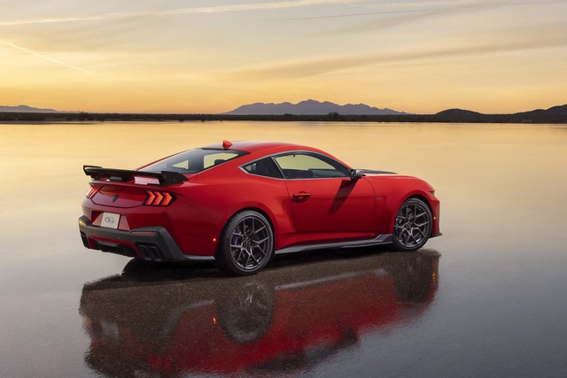 2026款Mustang Dark Horse SC 官图