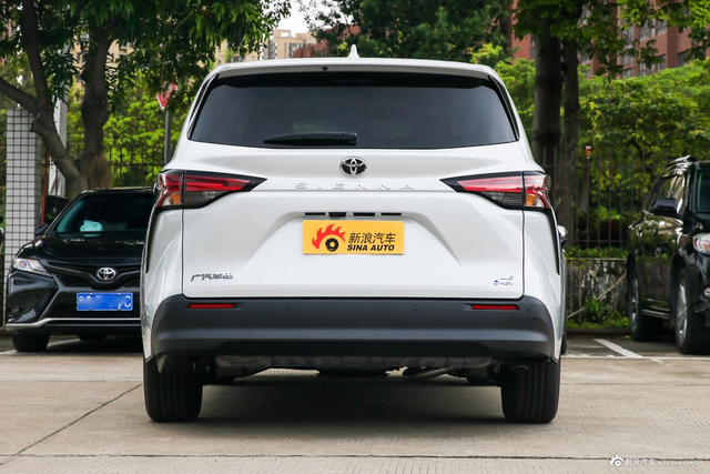 2027款赛那SIENNA 2.5L 双擎两驱舒适版