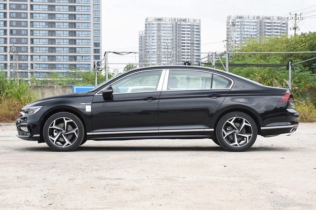 2025款迈腾 200万辆众享款 330TSI DSG豪华型