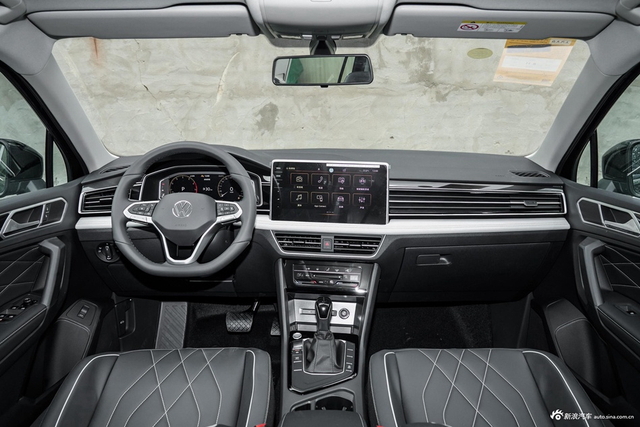 2024款途观L 出众款 330TSI 自动两驱龙腾版