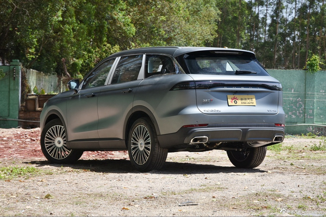 2024款瑞虎8 L 2.0T 两驱豪华版 7座