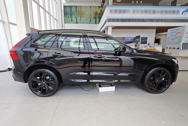2026款沃尔沃XC60 B5 四驱智远极夜黑版