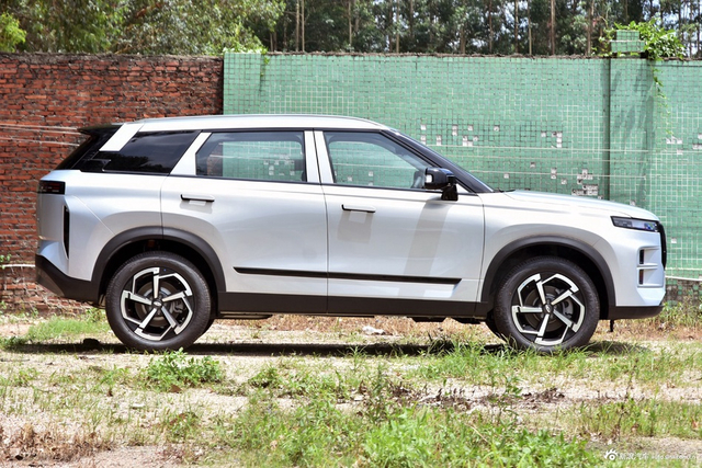 2025款探索06 都市版 1.6T 两驱豪华