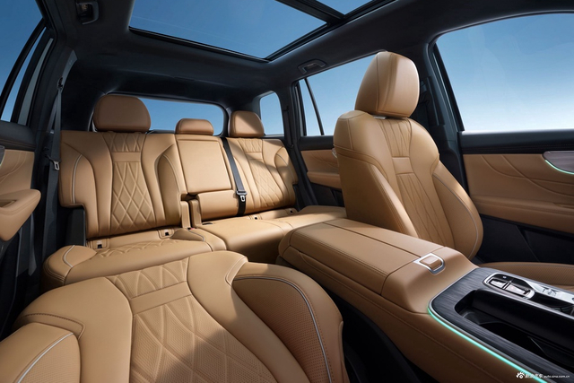 2025款传祺GS8 领航系列 2.0TGDI 两驱豪华版 5座 官图