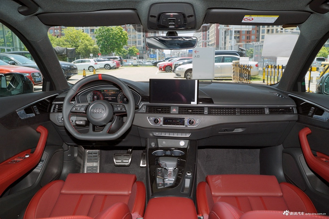 2025款奥迪A4L 200万辆悦享版 40 TFSI 豪华动感型