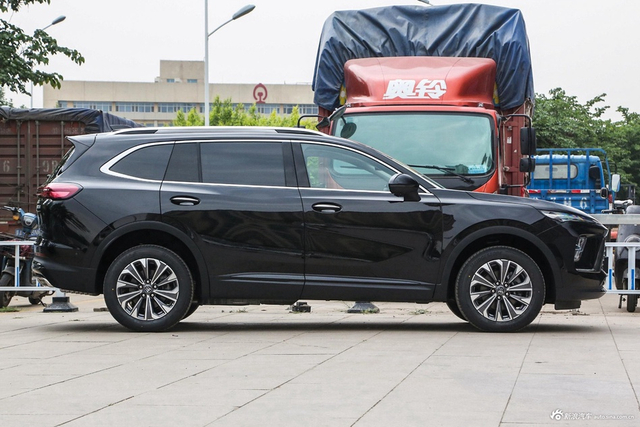 2024款昂科威Plus 28T 两驱尊享版