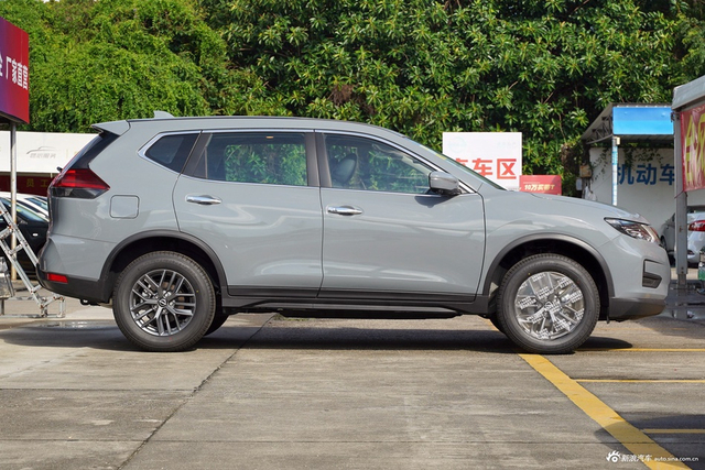 2025款奇骏荣誉2.0L 两驱领先版