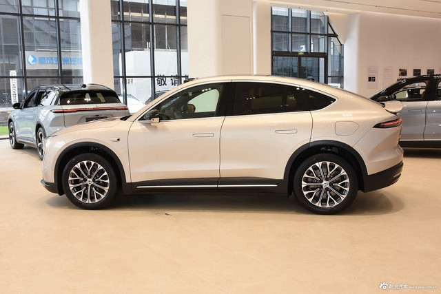 2024款蔚来EC6 75kWh