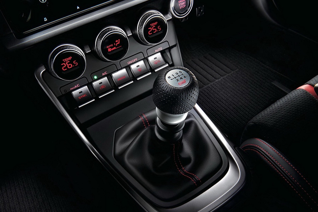 2025款BRZ 2.4L 手动版EyeSight STI Sport type RS