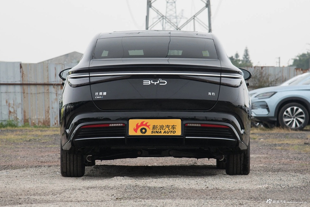 2024款海豹DM-i荣耀版1.5T 121KM旗舰型