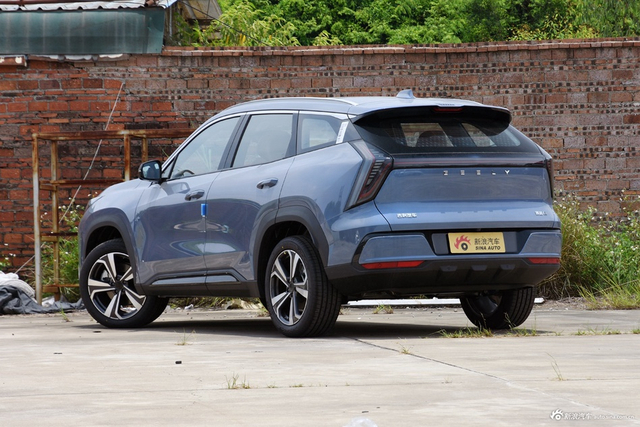 2025款博越L 第四代 1.5TD DCT 山河