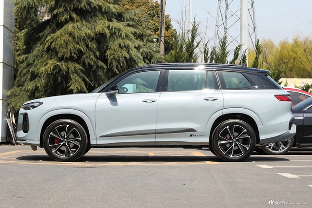 2024款奥迪Q6 45 TFSI quattro RS 套件竞速版 7座