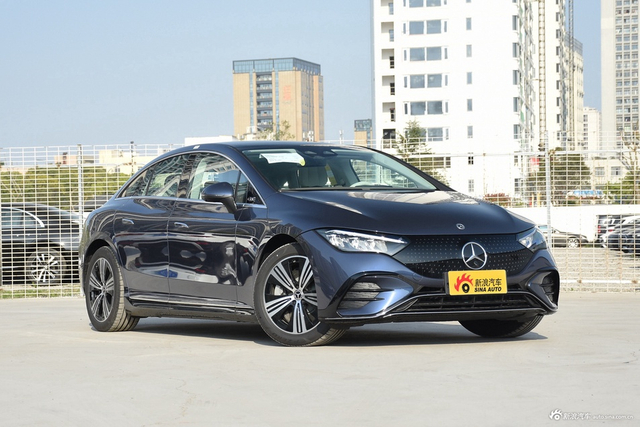 2022款奔驰EQE 350 豪华版
