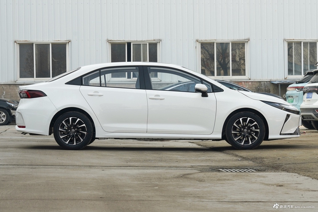 2026款卡罗拉 1.8L 双擎 精英版